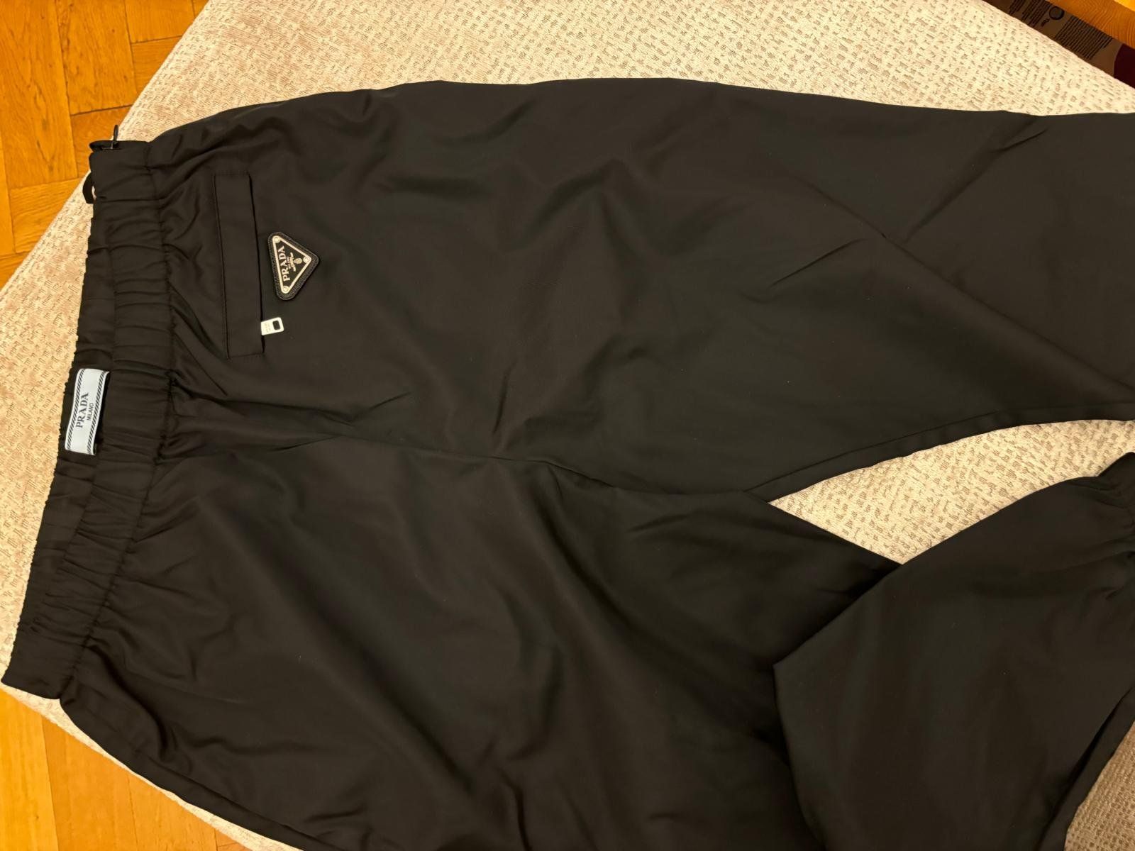 Prada Pantaloni: Pantalon Prada nylon 42 – Usato da Carouge GE venduto da tor.22 2