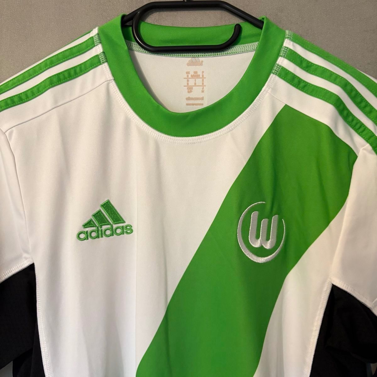 Adidas Canottiere & Pantaloni: 2013-14 VfL Wolfsburg Trikot Original – Usato da Rossemaison venduto da Carduelis 4