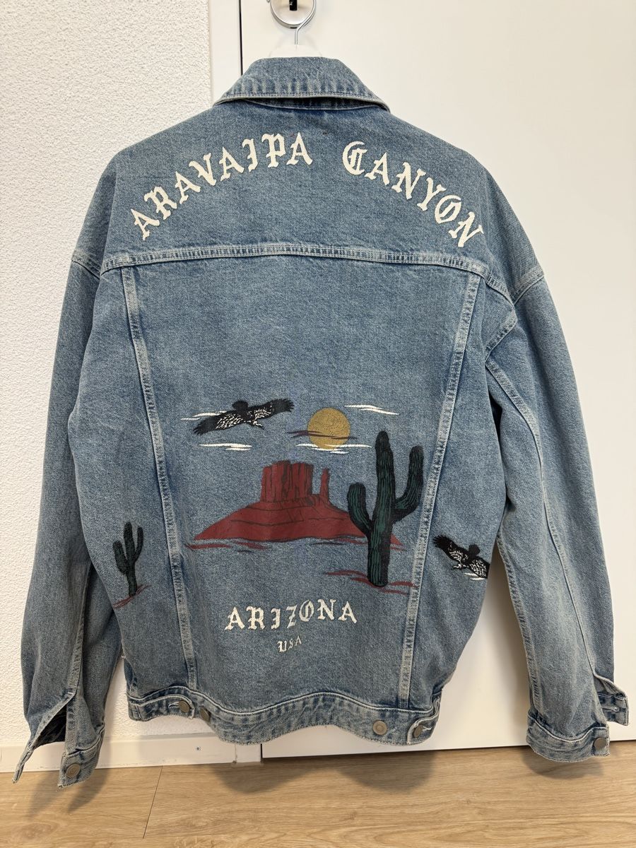 Asos Giacche: Asos Jeansjacke mit Aufdruck, S – Nuovo (secondo la descrizione) da Maisprach venduto da jokoundklaas