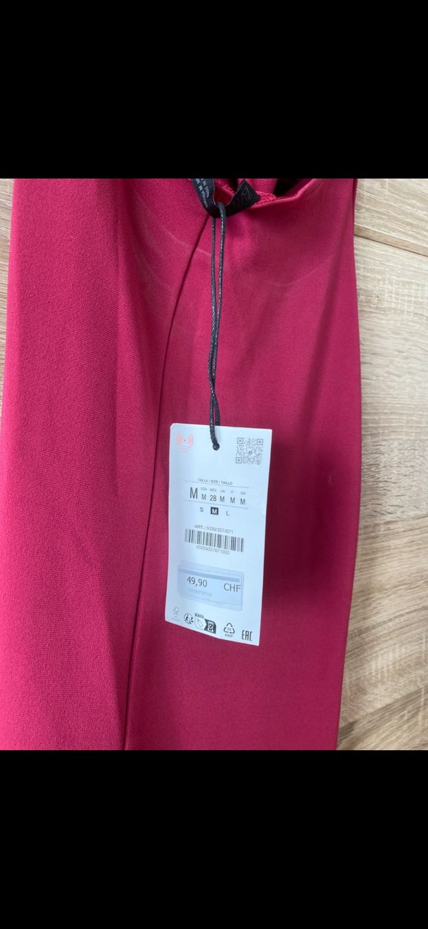 Zara Kleider: Robe cerise – Neu und originalverpackt aus Montreux von Iza_81199 2
