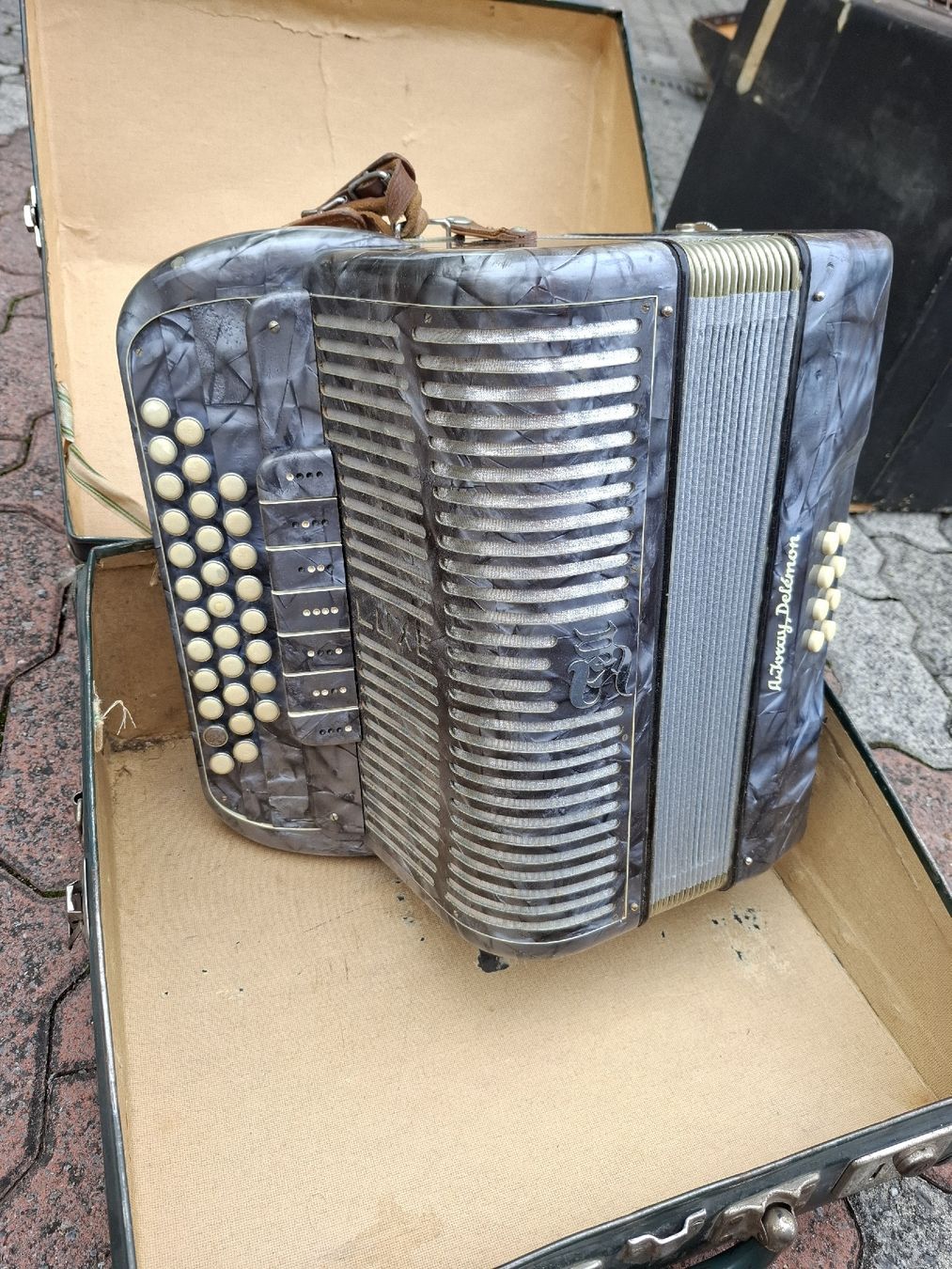 Strumenti musicali: 4 chörig orgeli diatonish. – Usato da Villeneuve venduto da BibiVintage 4
