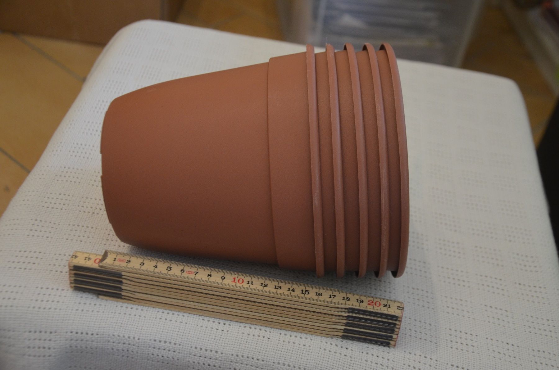 Vasi & Recipienti: 5 STUCK PLASTIK VASE – Usato da Chiasso venduto da Dolly015 1