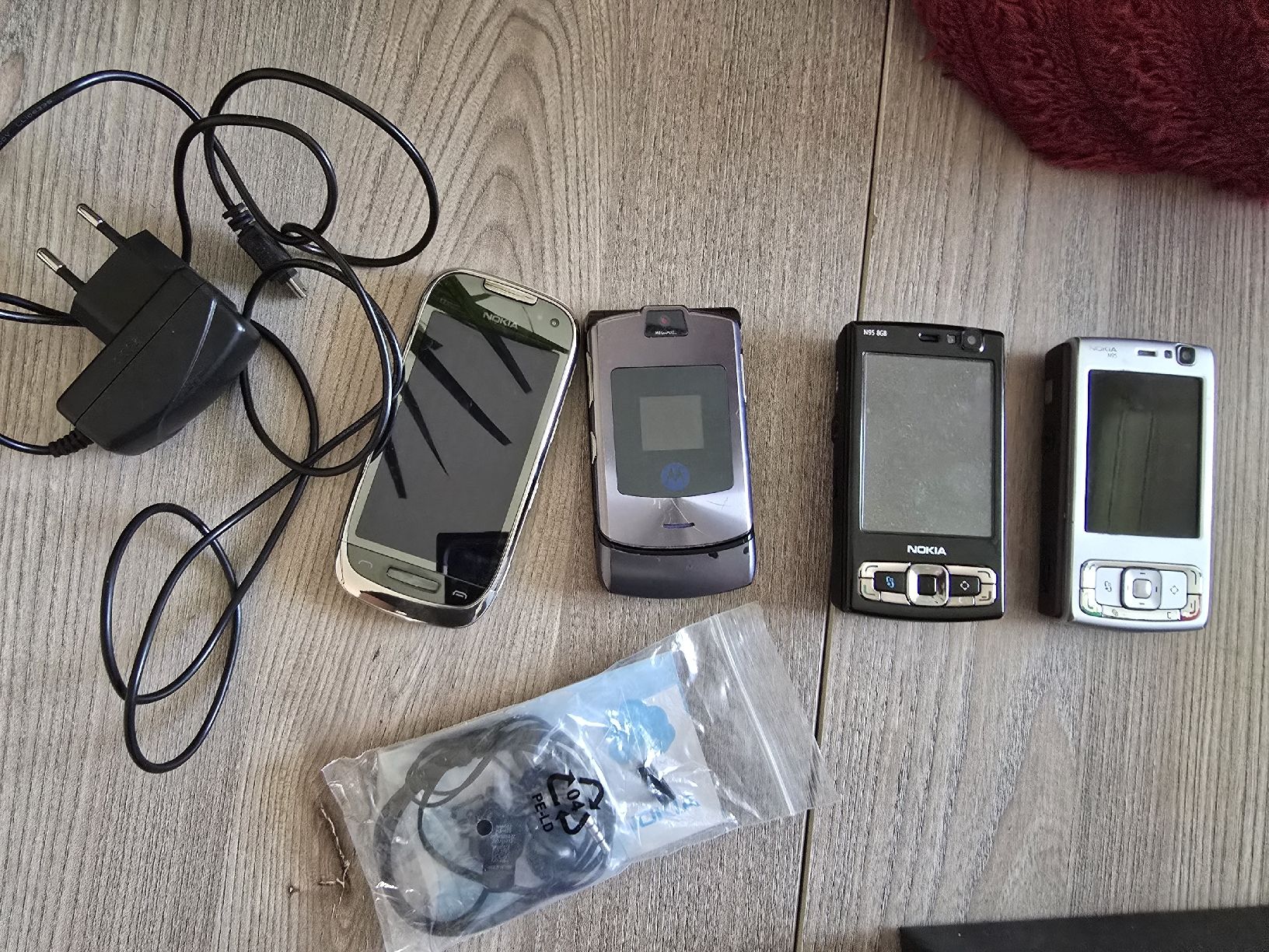 Nokia Handys / Smartphones: 4 alte Nokias & Ladegeräte – Gebraucht aus Brittnau von Dee_Boo_83