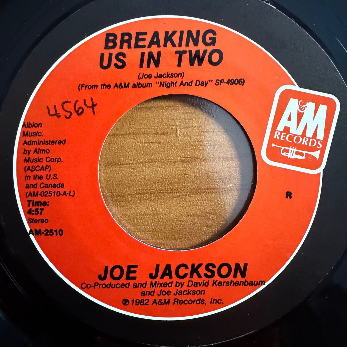 Vinyles: Joe Jackson - Breaking Us In Two / 1. US-Press. 1983 - TOP – D'occasion à Gais par soundcave57 1