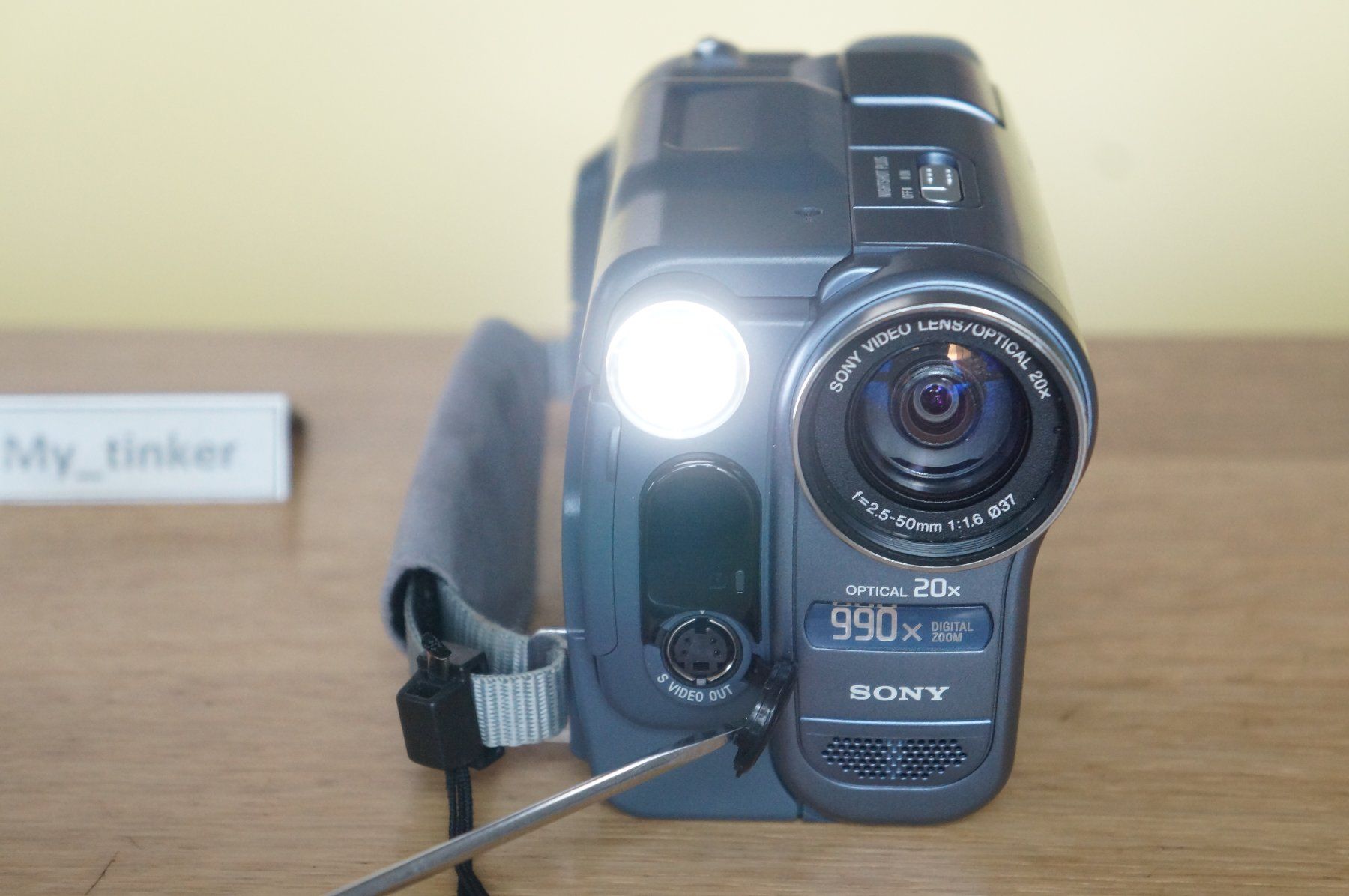 Sony Videocamere: Sony Hi8 Camcorder TRV228E ... funktioniert ... – Usato da St.Gallen venduto da My_tinker 7