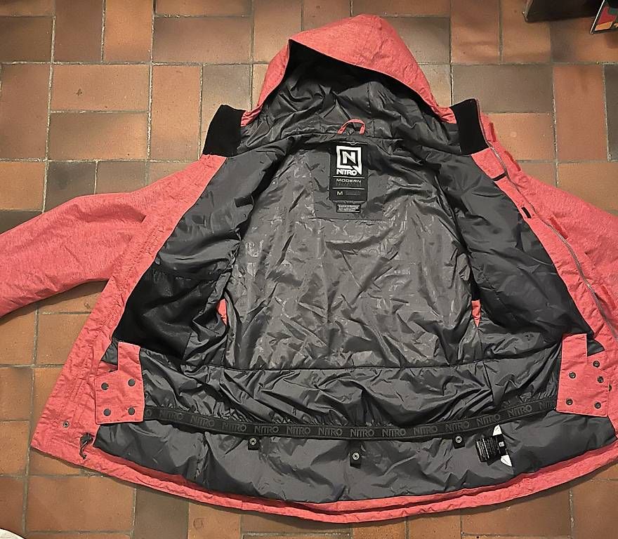 Jacken: NITRO Ski-&Snowboardjacke rot – Gebraucht aus Bern von nad_s9r6 1