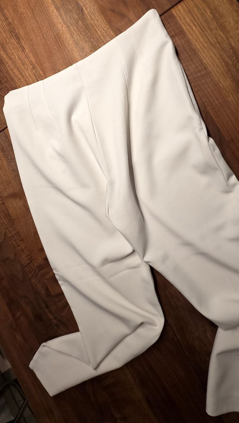 Stradivarius Pantaloni: Stradivarius Stoffhose, weiss, Gr. 40 – Usato da Subingen venduto da DENDLE20 2
