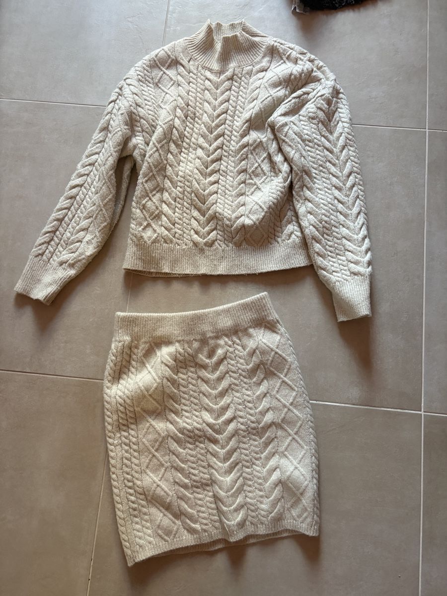 Pullover & Sweatshirts: Wunderschönes Strick Set – Gebraucht aus Aarwangen von emelie.1101