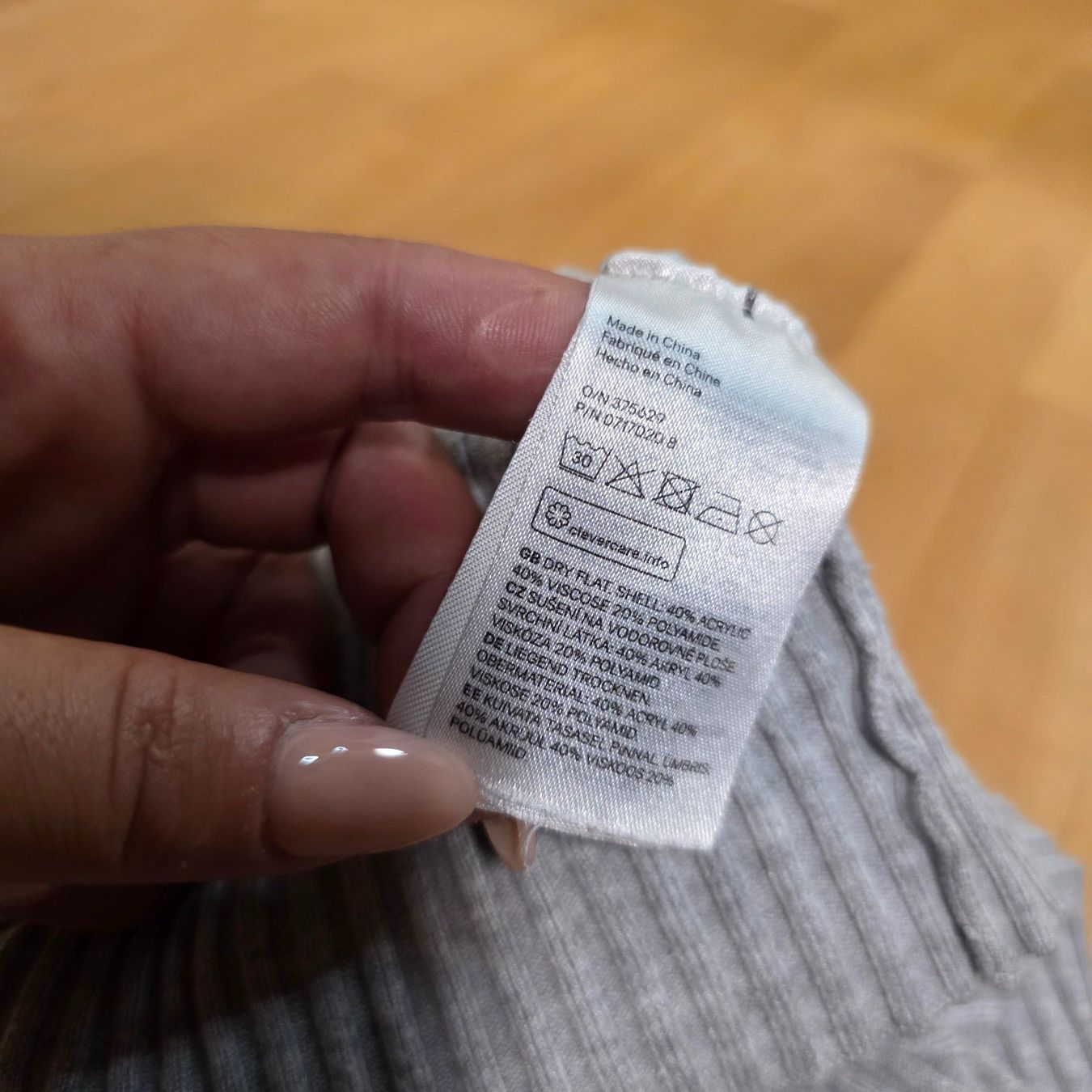 Tops: Top mit Rippmuster, hellgrau, Gr. M, neuwertig – D'occasion à Wald ZH par CapLux 5