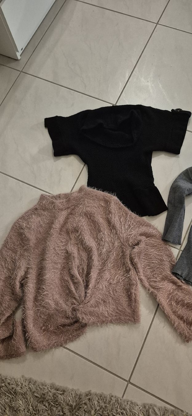 Lotti di vestiti: Tolles Kleiderpaket 11 Pullis Grösse S  top zustand – Usato da Aesch BL venduto da Moni1211 2