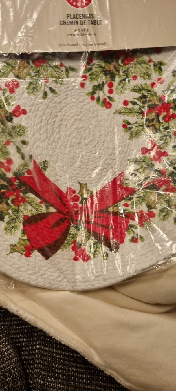 Set di tavolo e panche: Tischset Weihnachten 4 Stück neu – Nuovo (secondo la descrizione) da Bad Zurzach venduto da Mfritzli 1
