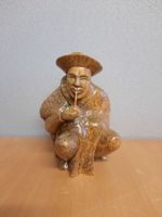 Asiatische Figur, Mann mit Hut und Pfeiffe , Holz, 14cm