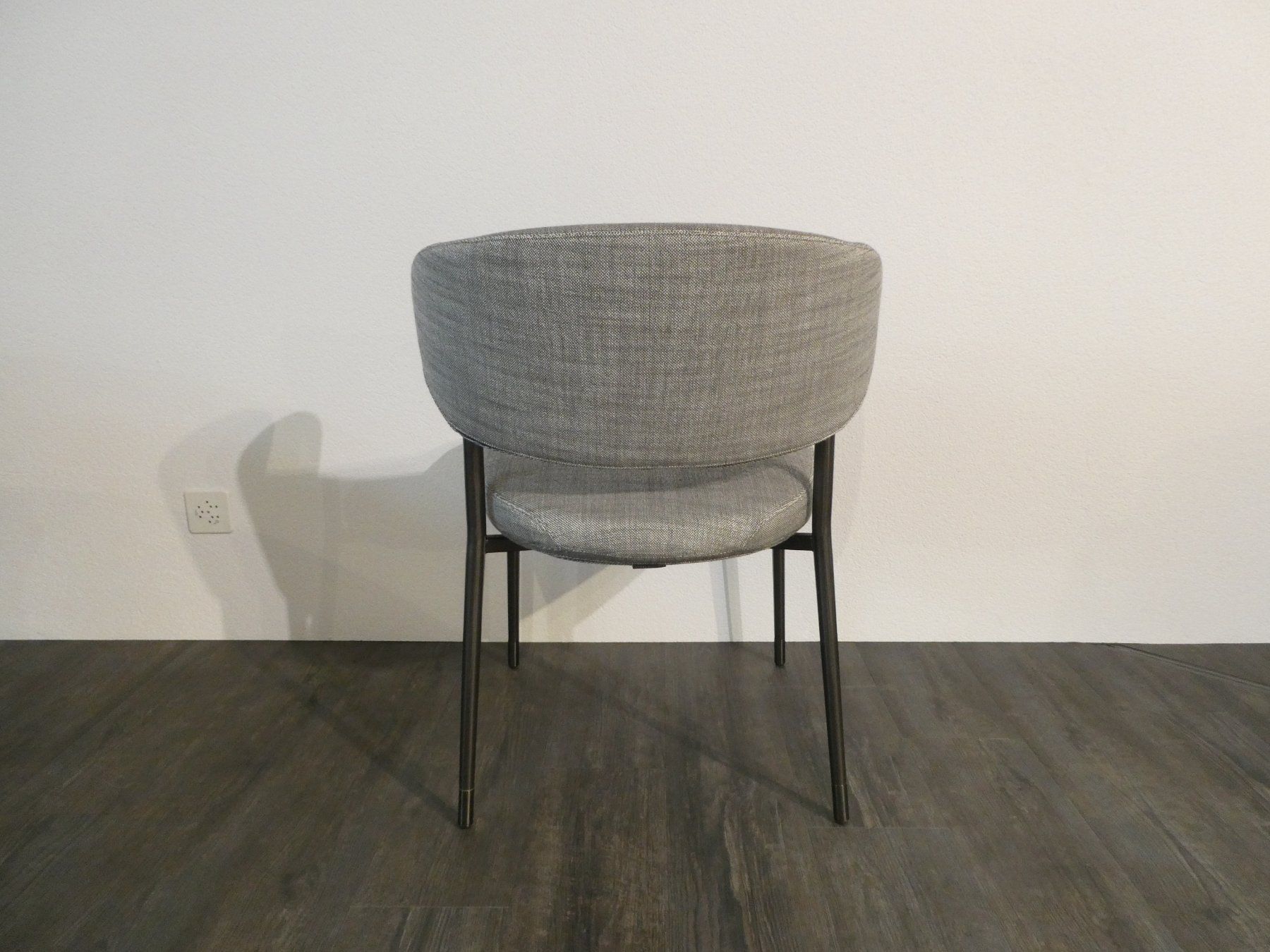 Minotti Chaises: Minotti 4 Esszimmerstühle Mills – Neuf (Voir description) à Wil SG par GAMMA_Wil 4