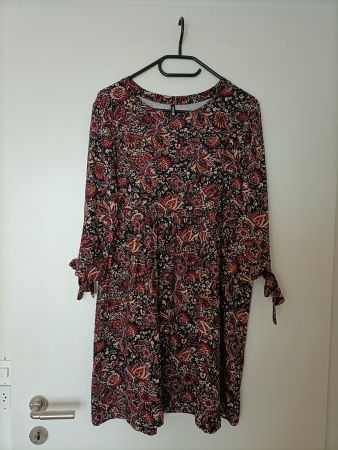 Kleid in Grösse M, NEU!