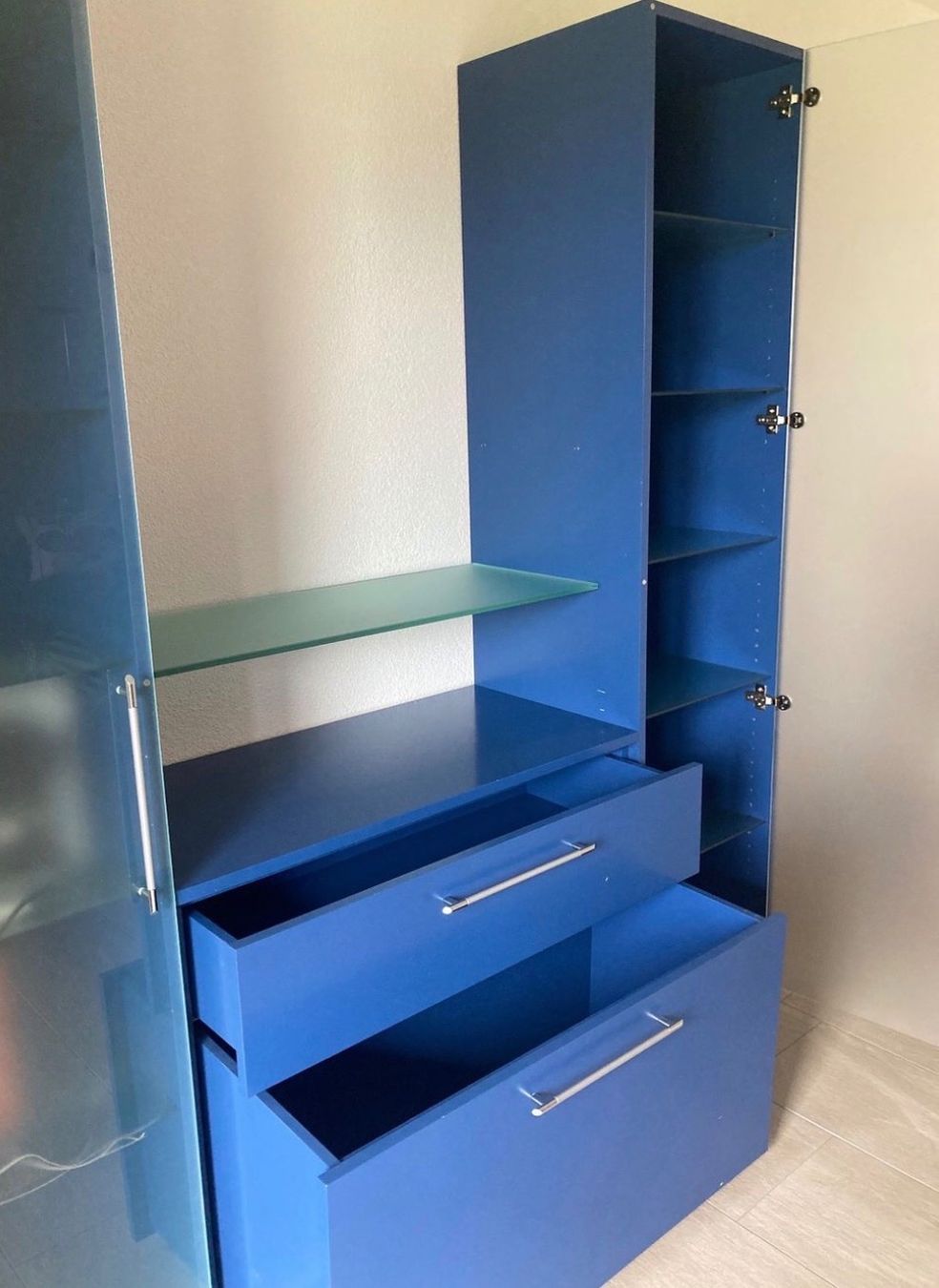 Armadi: Wohnwand blau /Kinderzimmer – Usato da Koblenz venduto da FamAllen 1