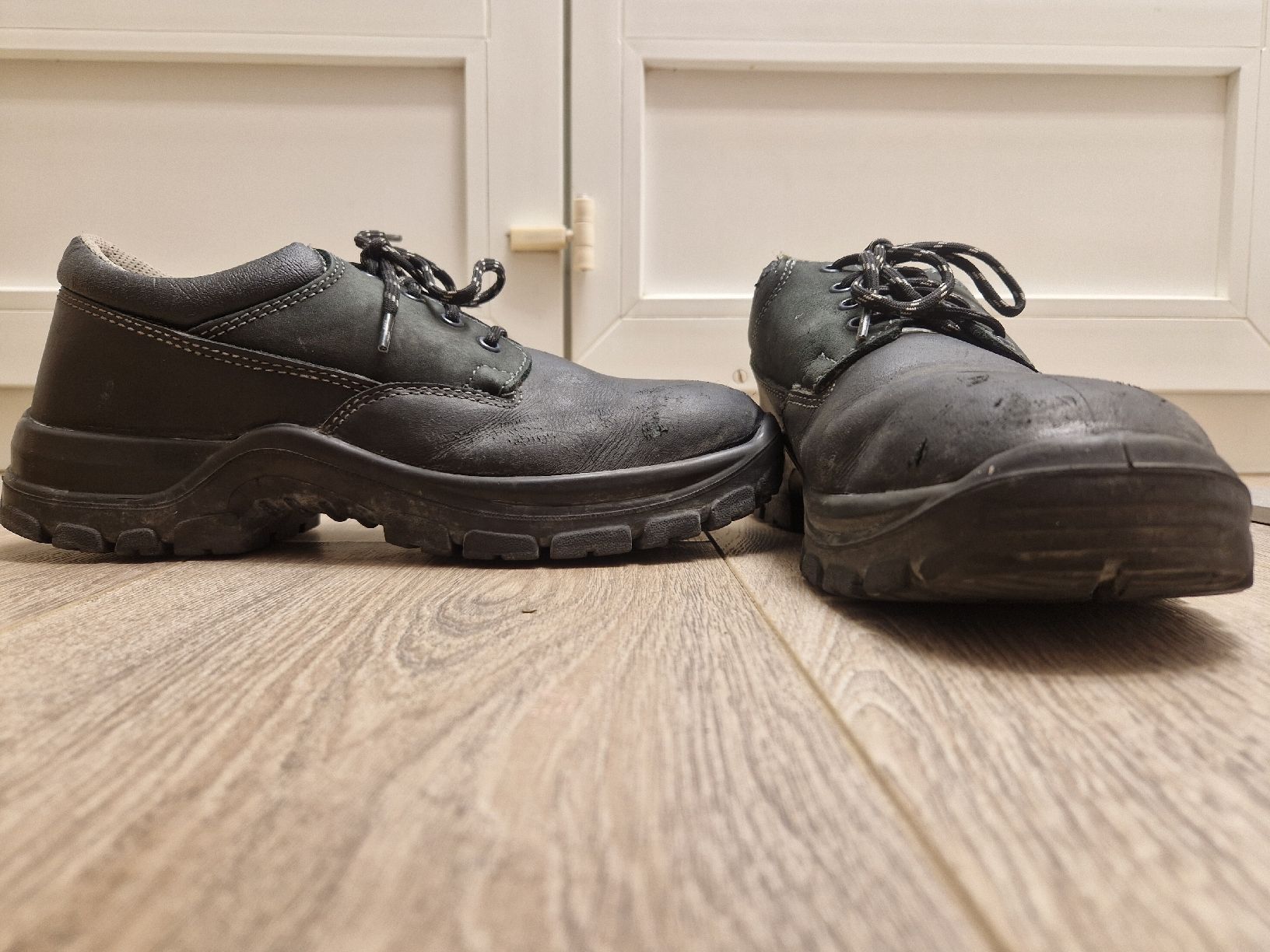 Herrenschuhe: Robuster Küchen-Sicherheitsschuh mit Grip & Stahlkappe – Gebraucht aus Wettingen von mor_76q7