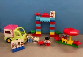 Duplo kleines Lot mit Eiswagen und Sonnenschirm