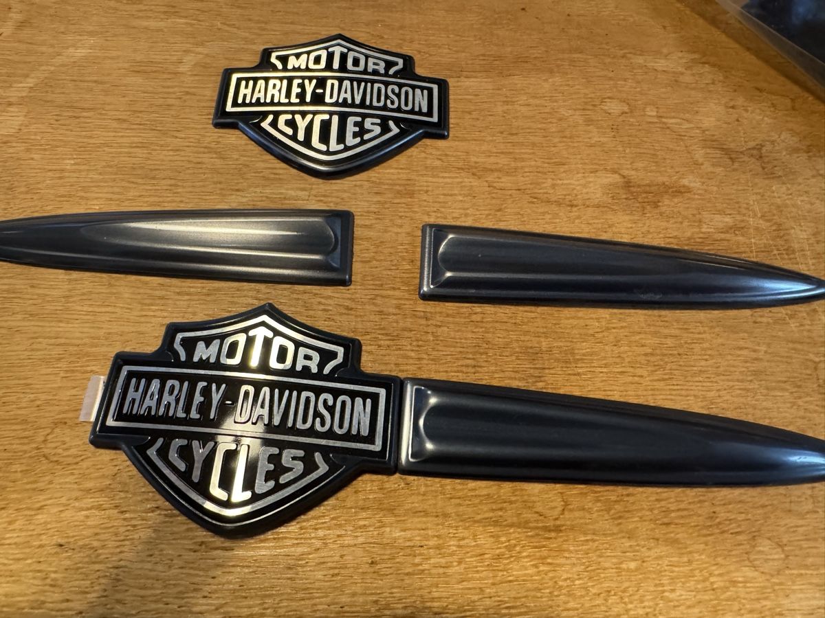 Harley-Davidson Tutti i ricambio per moto: Harley Davidson Tankembleme  – Usato da Aathal-Seegräben venduto da Romeo8607