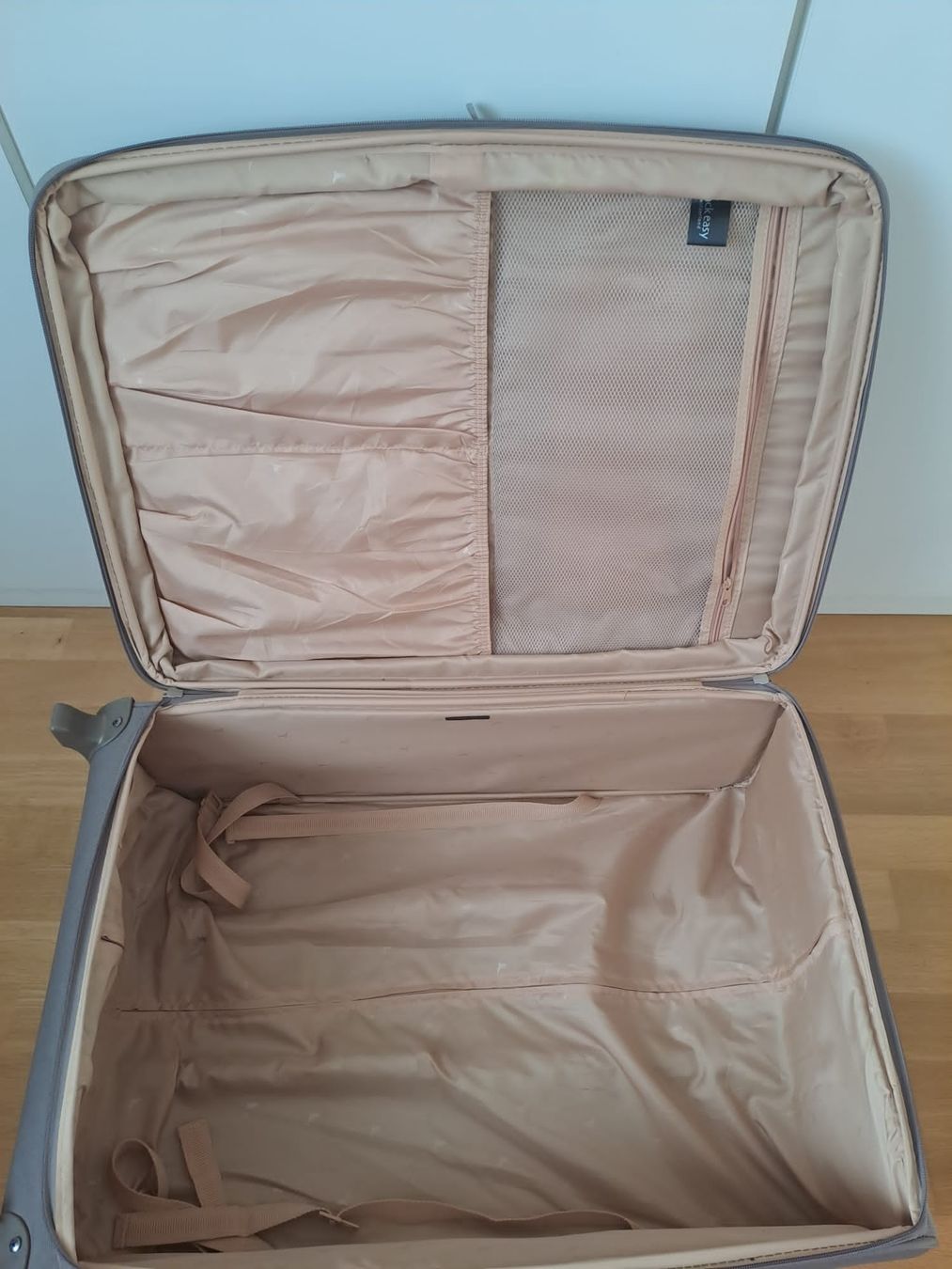 Reisekoffer: Large Suitcase, Perfect for Summer Travel! – Gebraucht aus Frasnacht von bp96 1