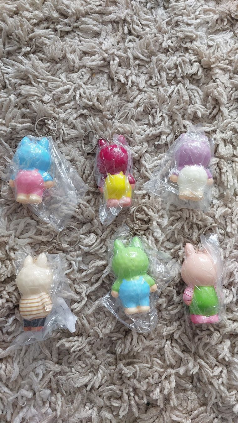 Rimorchi: Diverse niedliche Labubu Squishy Anhänger – Nuovo e nell'imballaggio originale da Hittnau venduto da Razorback_1971 1
