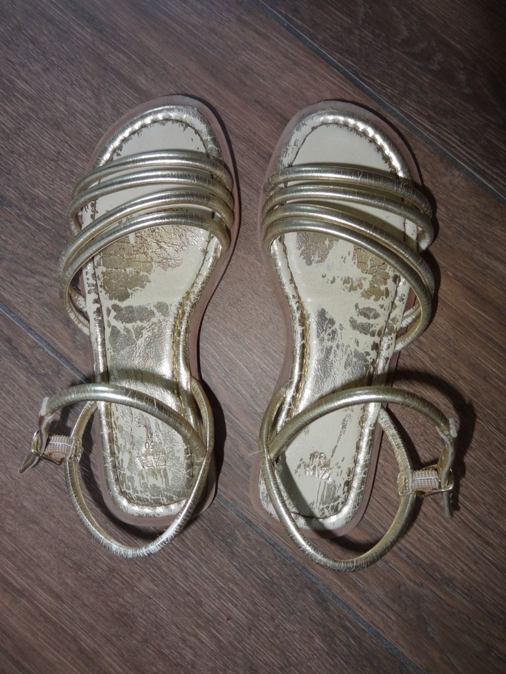 Zara Chaussures garçon: Sandales dorées enfant Taille 30 – D'occasion à Satigny par salvatore73 1