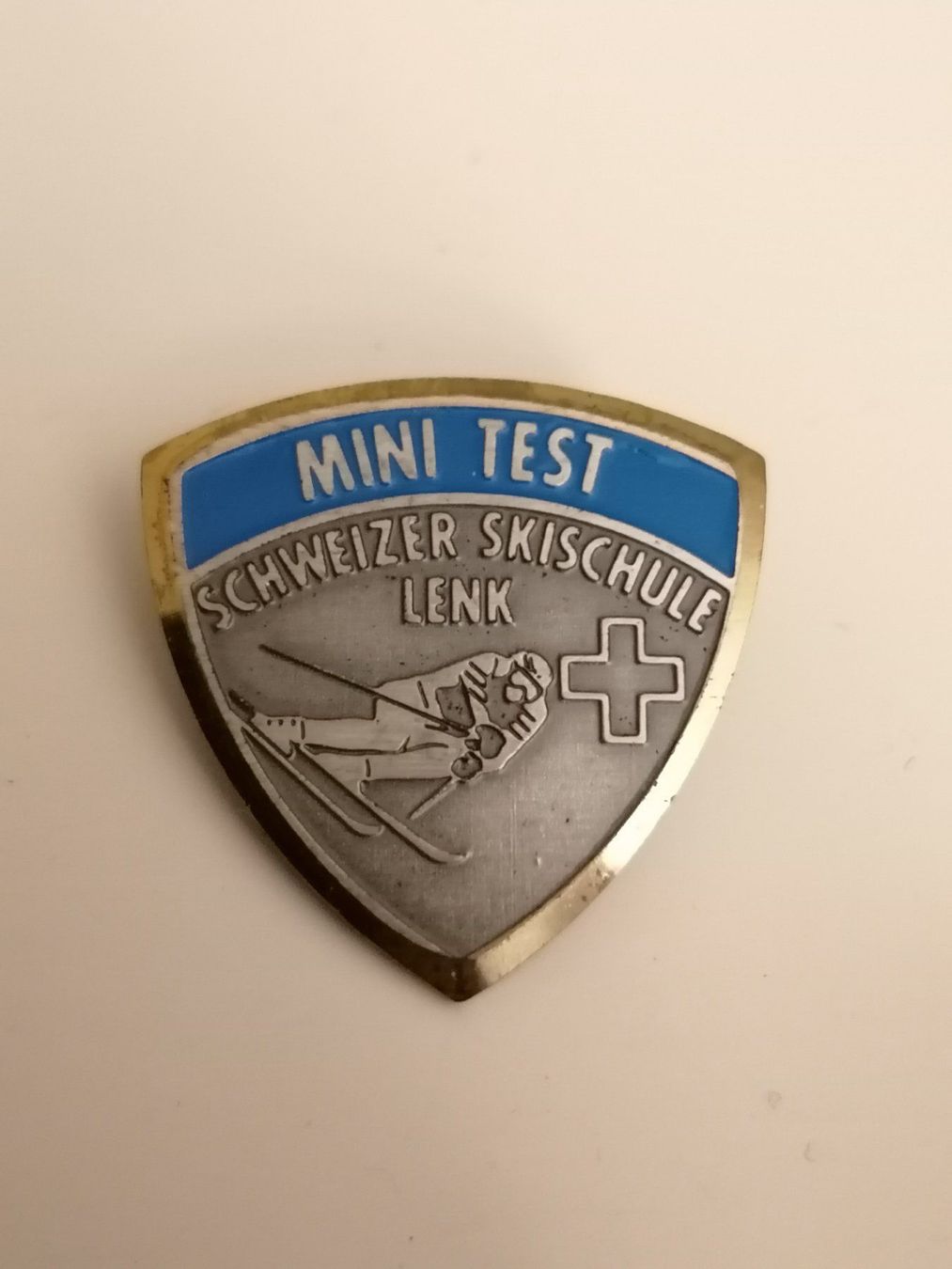 Plaketten & Abzeichen: Pin - Schweizer Skischule LENK - Mini Test – Gebraucht aus Basel von vintagecollector