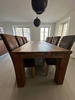 Tisch mit Stühle