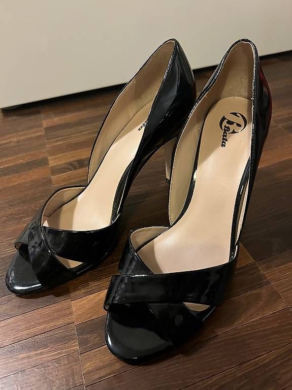 Scarpe da donna: Schwarze Lack Schuhe  – Usato da Winterthur venduto da Mausklick75
