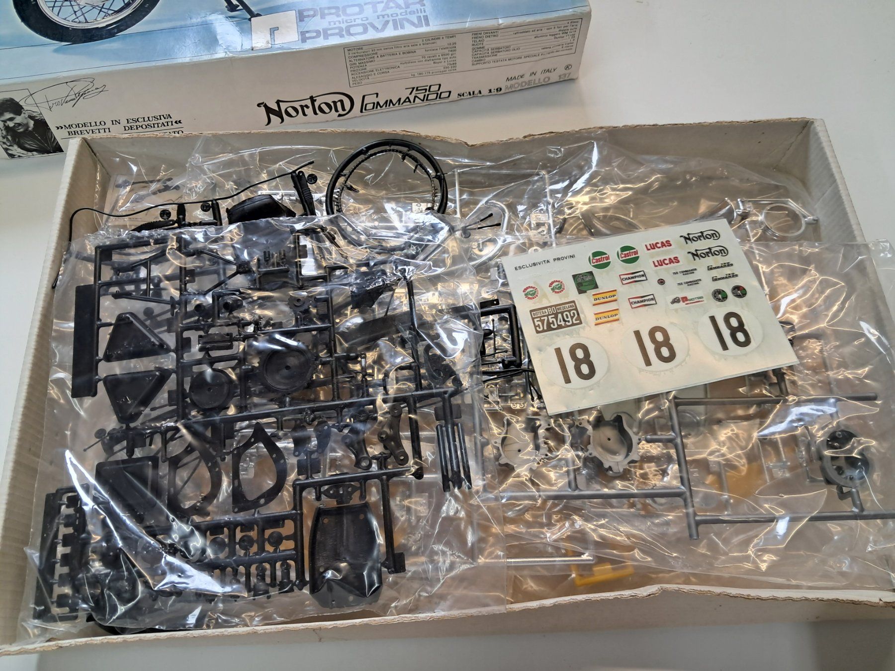 Kit di modellismo & Modellini statici: RARE KIT PROTAR 1/9 Moto Norton Commando 750 – Nuovo (secondo la descrizione) da Allschwil venduto da TMD-Models77 3