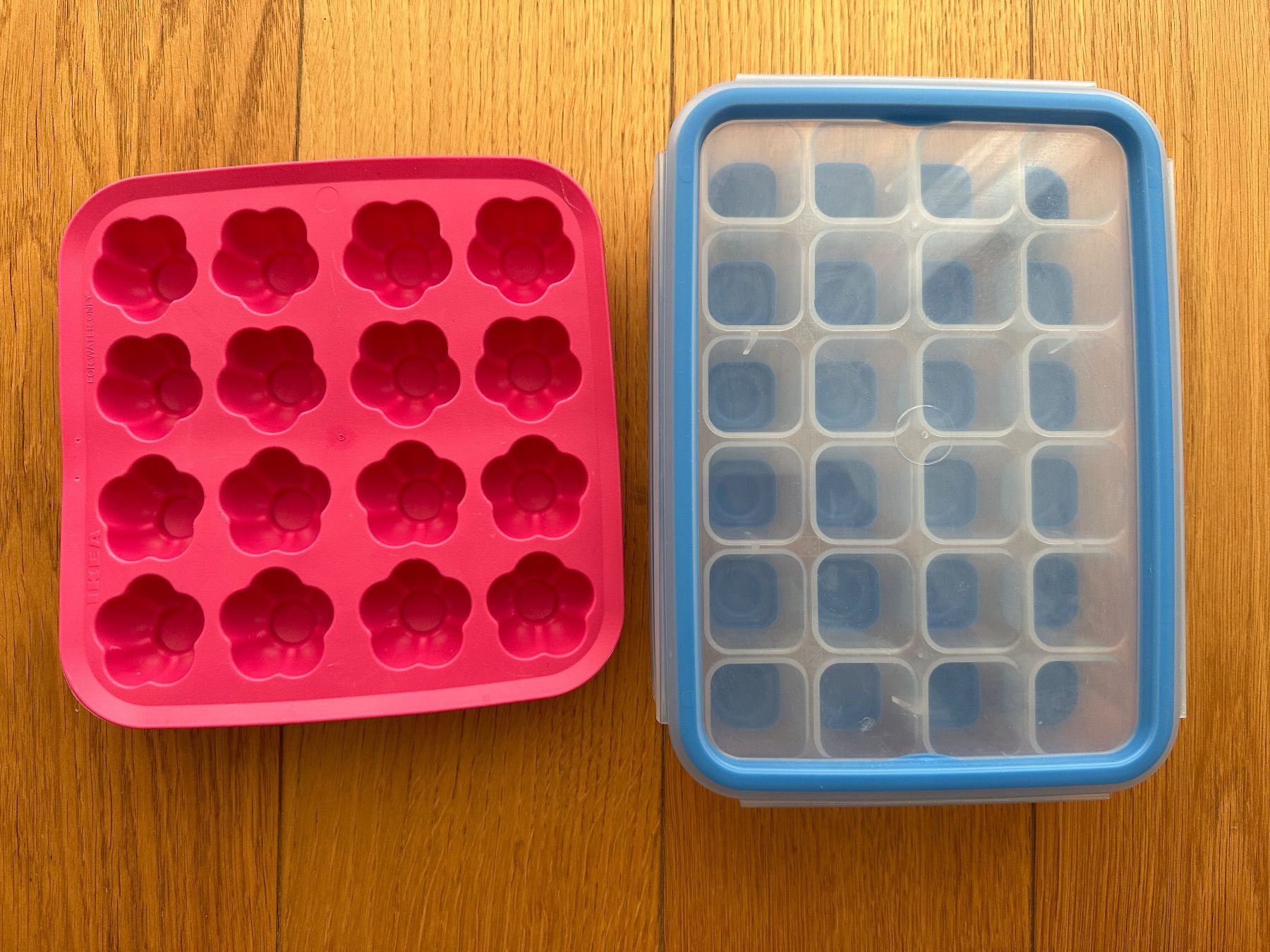 Contenitori & Simili: Used Ice Cube Tray Maker with Lid, 24 Cubes, Summer Fun! – Usato da Gattikon venduto da Sarahs_Schatzkammer