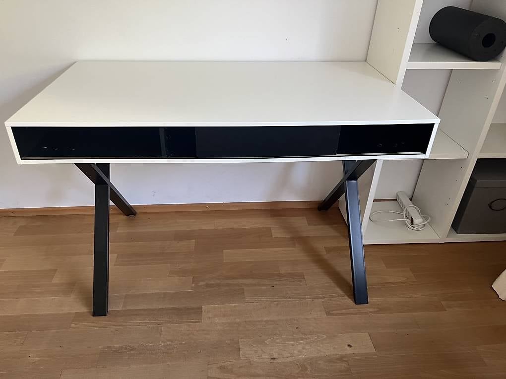 Schreibtische: Schreibtisch 120x65 – Gebraucht aus Zürich von chiffchaff 1
