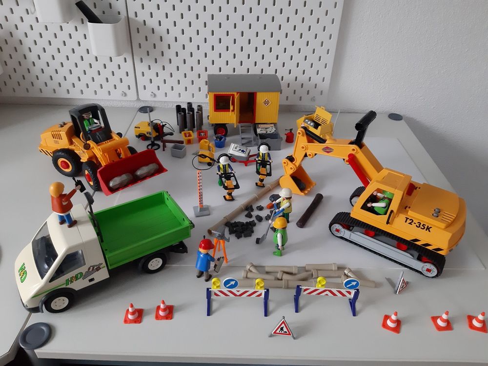 set-baustelle-mit-bauwagen-radlader-bagger-lkw-etc-etc-gebraucht