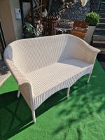 Gartensofa Polyrattan weiss 2-Sitzer mit Kissen, neuwertig 