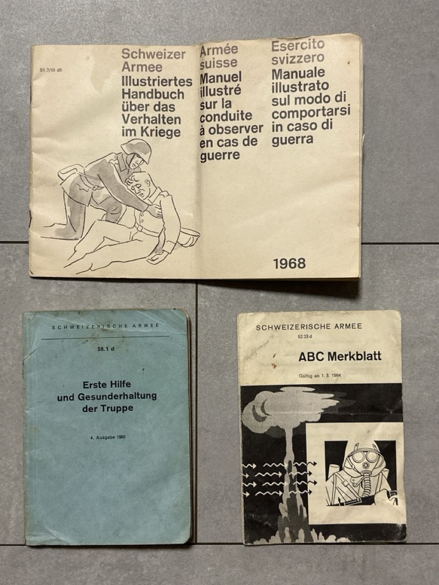Libri: Schweizer Armee - Illustrierte Handbücher, 3 Stk, Top! – Usato da Lenk im Simmental venduto da Mantab1982