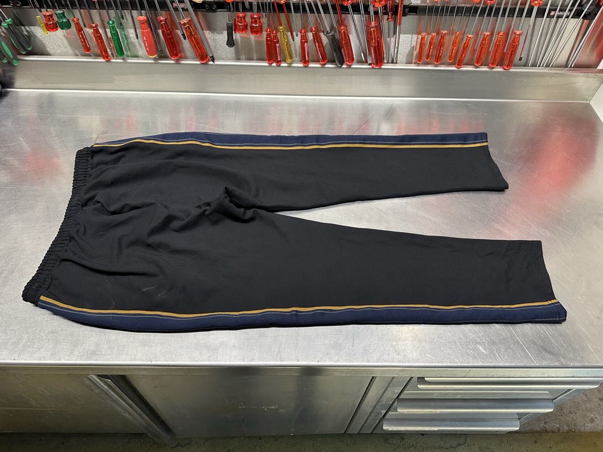 Fred Perry Pantaloni: Fred Perry Trainingshose schwarz – Usato da Schwende venduto da weesli 5