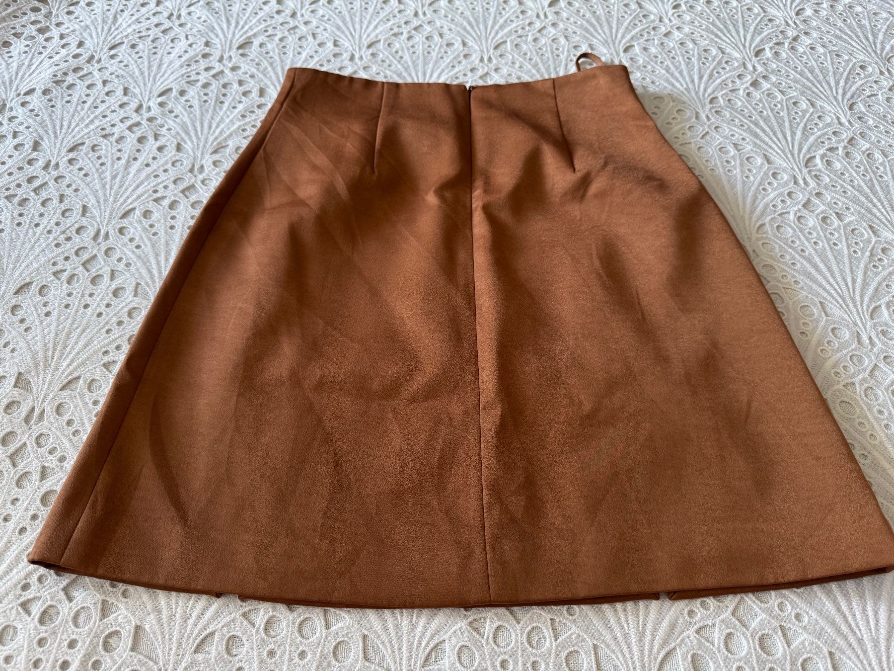 Gonne: Brauner Minirock im Wildlederlook mit Schlitz Gr M – Usato da Frenkendorf venduto da Style365 1