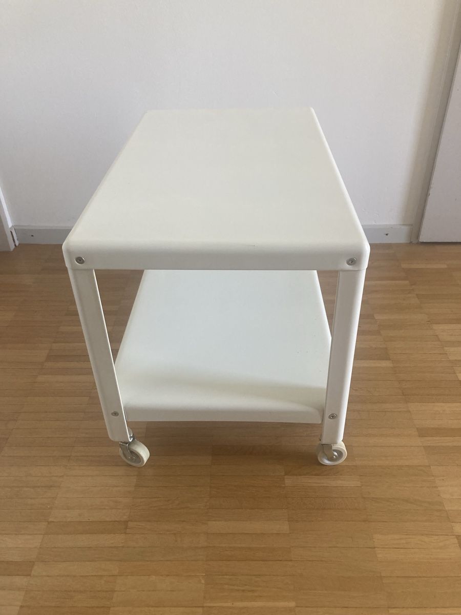 Ikea Tables: Ikea Beistelltisch auf Rollen – D'occasion à Zwingen par Kult2000 2