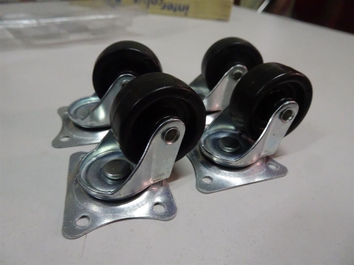 Autre stockage et transport: Neue Lenkrollen/Möbelrollen 32mm – Neuf avec emballage d'origine à Necker par liq24
