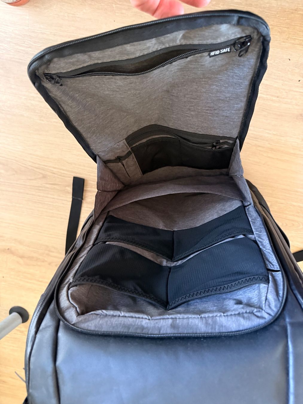 Rucksäcke: NOMATIC Backpack 20–24L  Expandable Everyday & Tech backpack – Gebraucht aus Wettingen von andreaaste 4