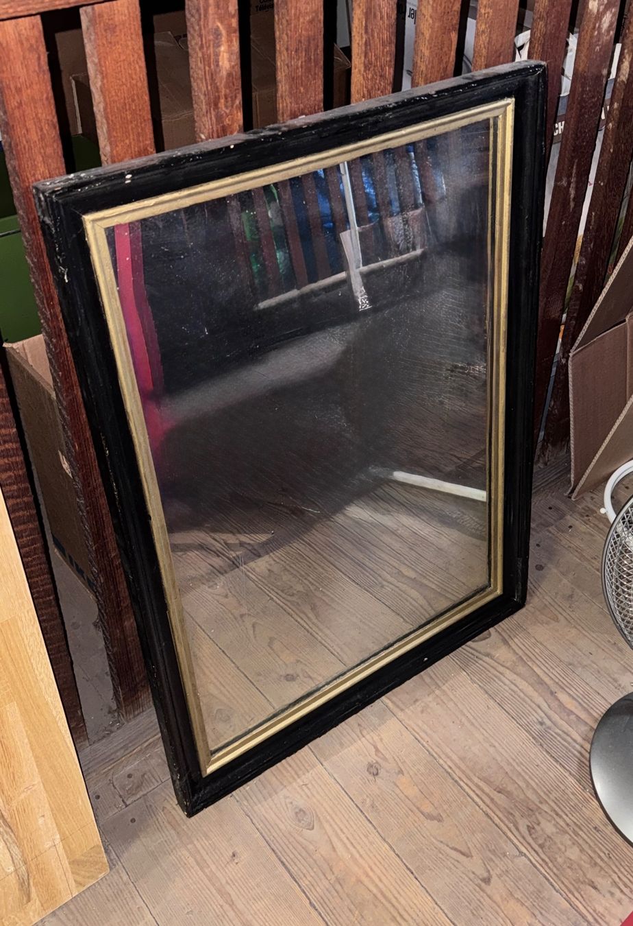 Specchi: Schwarzer Spiegel mit Goldinnenrand, 60x80cm – Usato da Zürich venduto da Zuckerwatte77 1