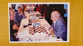 Dr. Viktor Kortschnoi, Original Autogramm auf Foto in Farbe