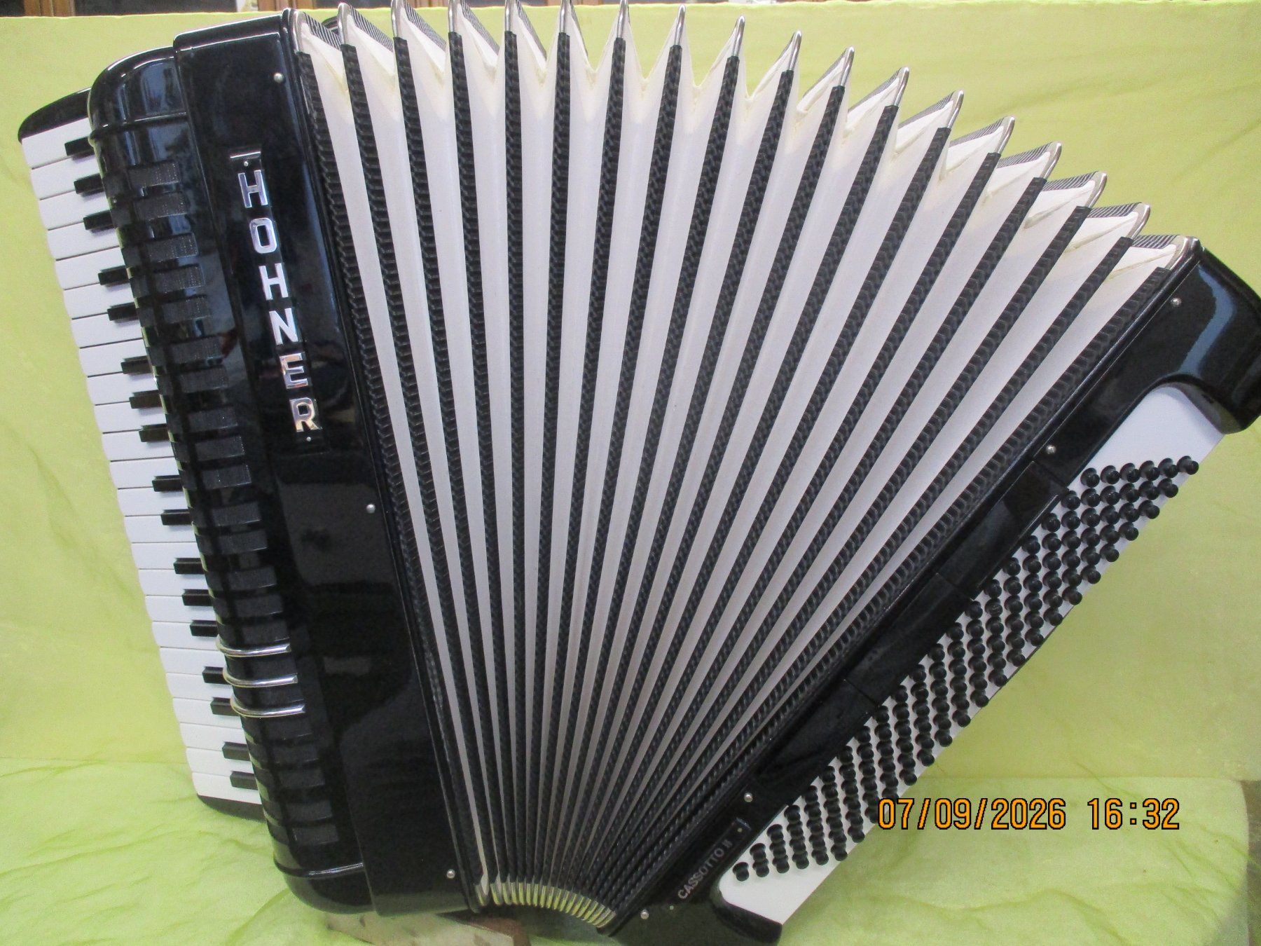 Strumenti musicali: Akkordeon Hohner Cassotto II – Usato da Jegenstorf venduto da Oktavio 3