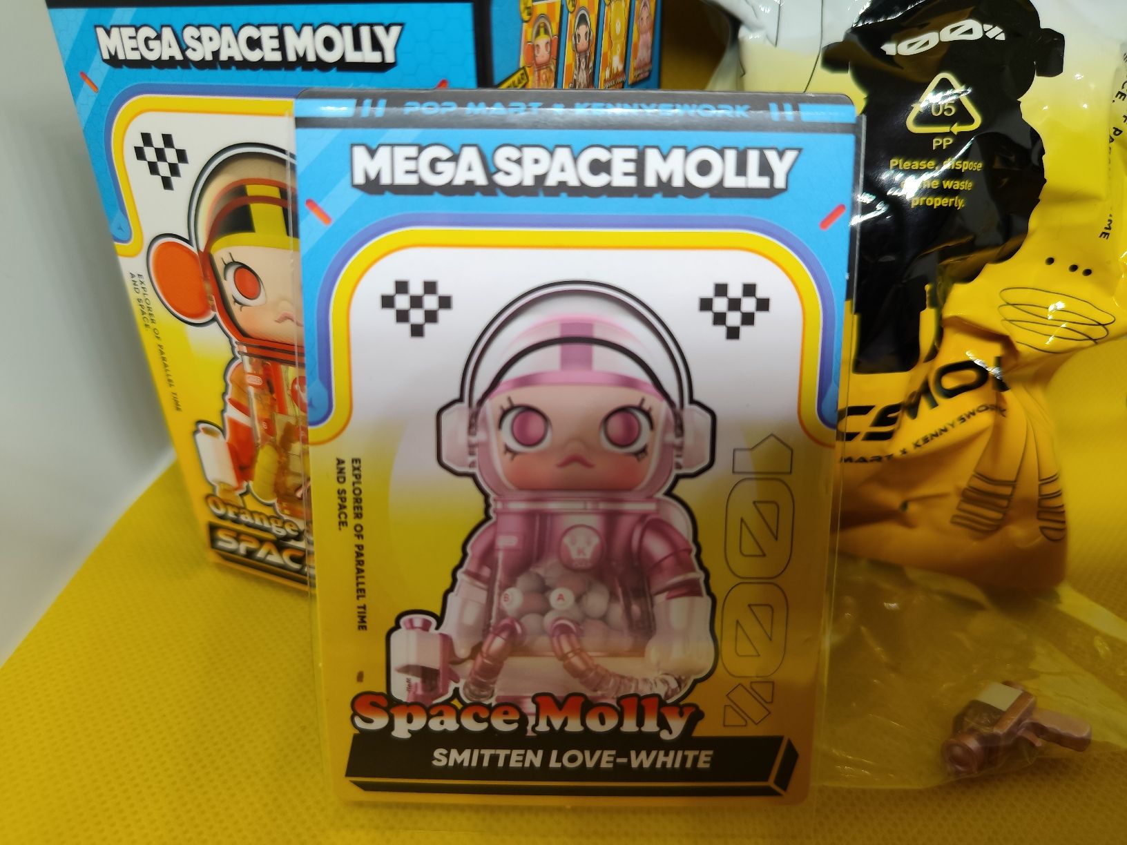 Pop Mart Statuette: Mega Space Molly Smitten White 100% Figur versiegelt – Nuovo (secondo la descrizione) da Rothrist venduto da SiddharthaMoon 2