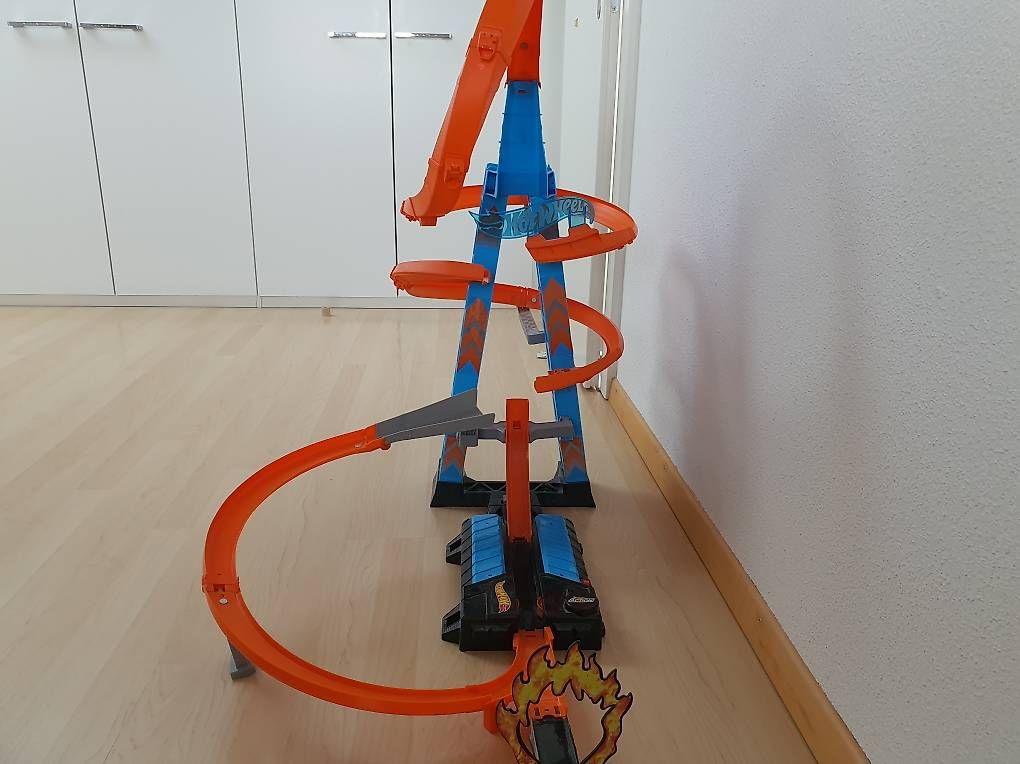 Giocattoli: Hot Wheel Himmel Crash Turm – Usato da Waltenschwil venduto da ginola_23 1