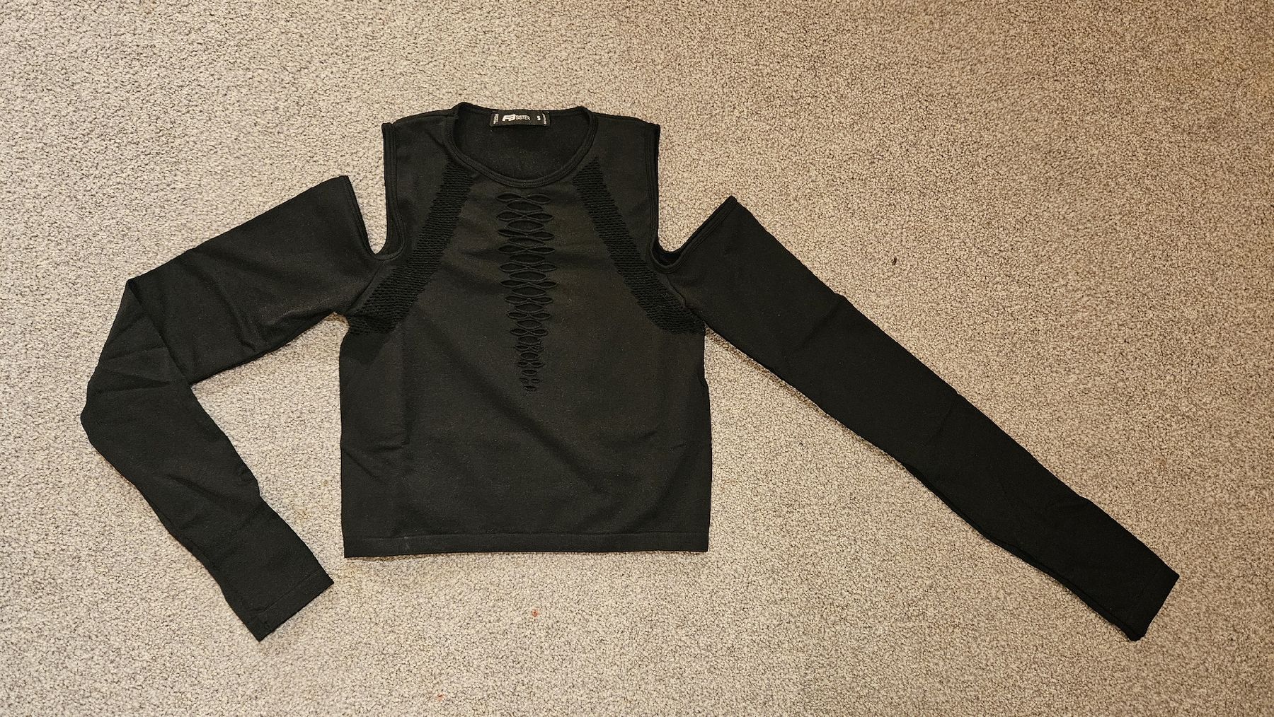 Pullover & Sweatshirts: Schwarzer Cutout Pullover – Gebraucht aus Sax von Kieselstei