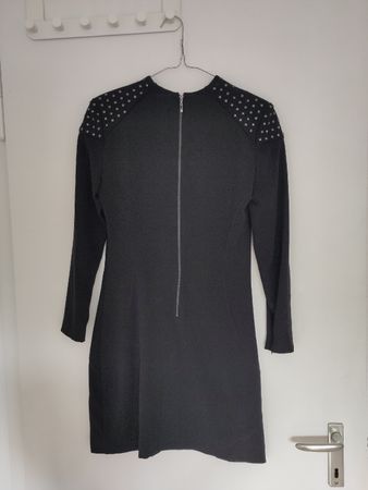 Schwarzes langärmliches Kleid mit Nieten in Grösse M