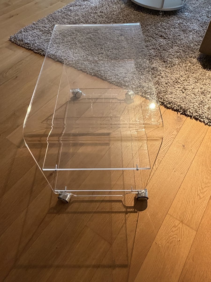 Pfister Banconi: Plexiglasbeistelltisch – Usato da Oberwil b. Zug venduto da hallihallo12 1
