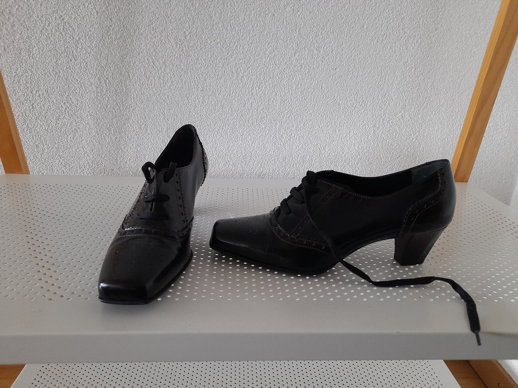 Scarpe da donna: chaussures basses à talons – Usato da Mont-sur-Lausanne venduto da Pioutch