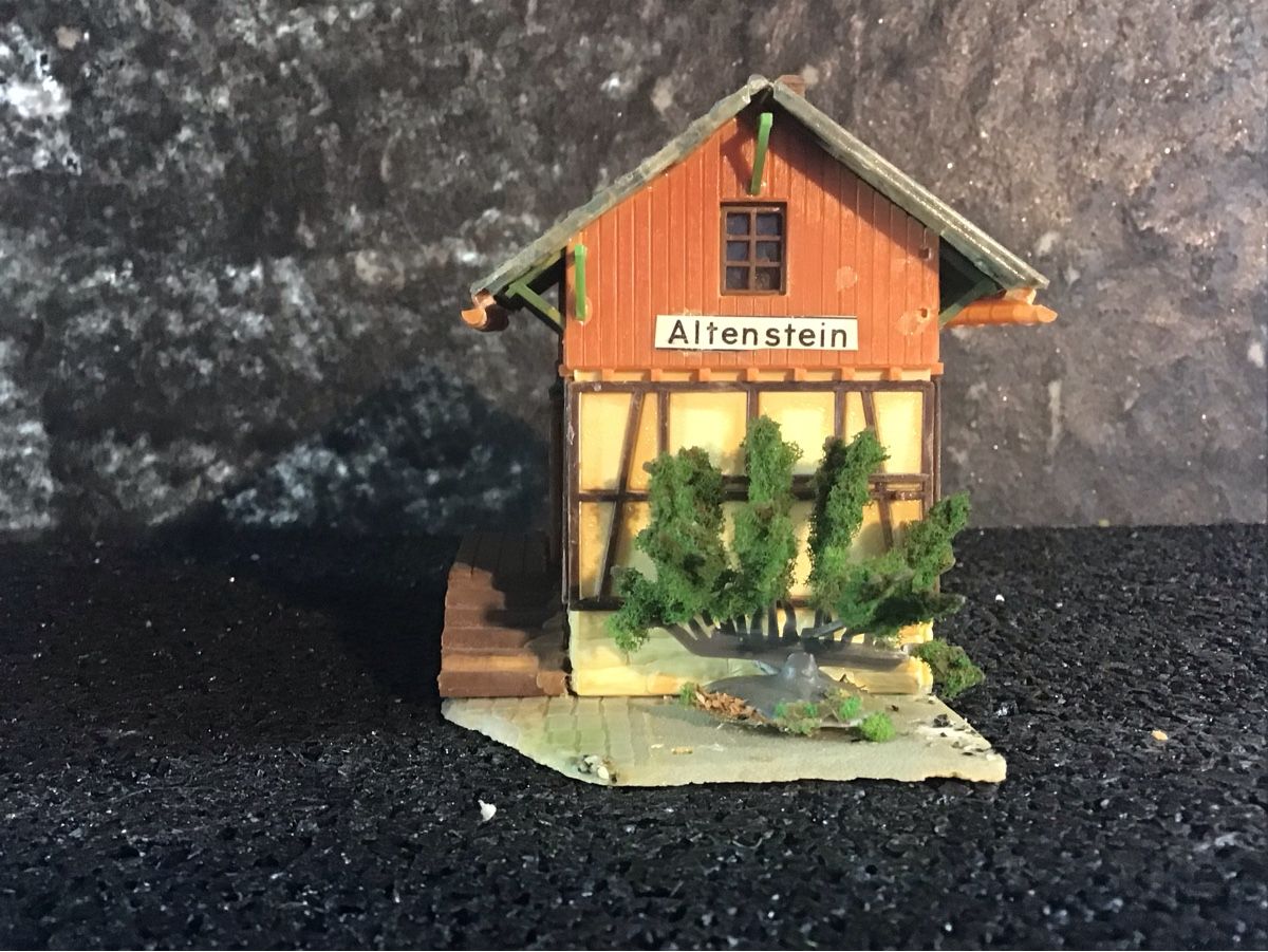 Modellbausätze & Standmodelle: MODELL GEBÄUDE HAUS – Gebraucht aus Männedorf von Spezial-Modelle 1