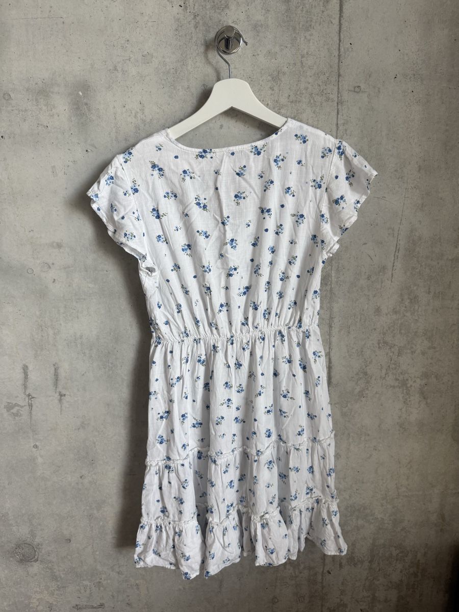 Robes: Kurzes Sommerkleid mit Blumen – D'occasion à Zürich par liv_mt5g 1